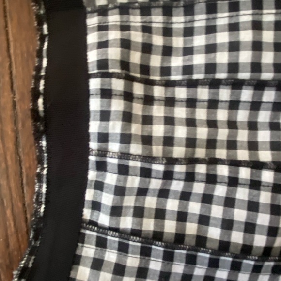 Black and white A-line stitched pleated skirt. - Picture 3 of 9